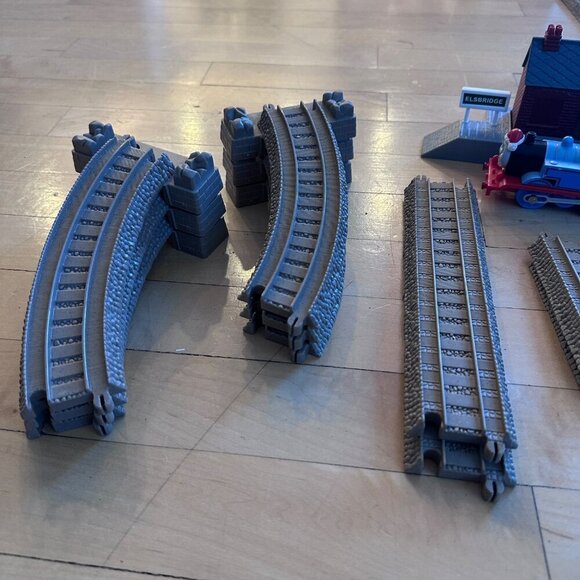 Thomas & Friends Christmas Motorized Train Set w Elsbridge Station Bridge - Picture 15 of 16